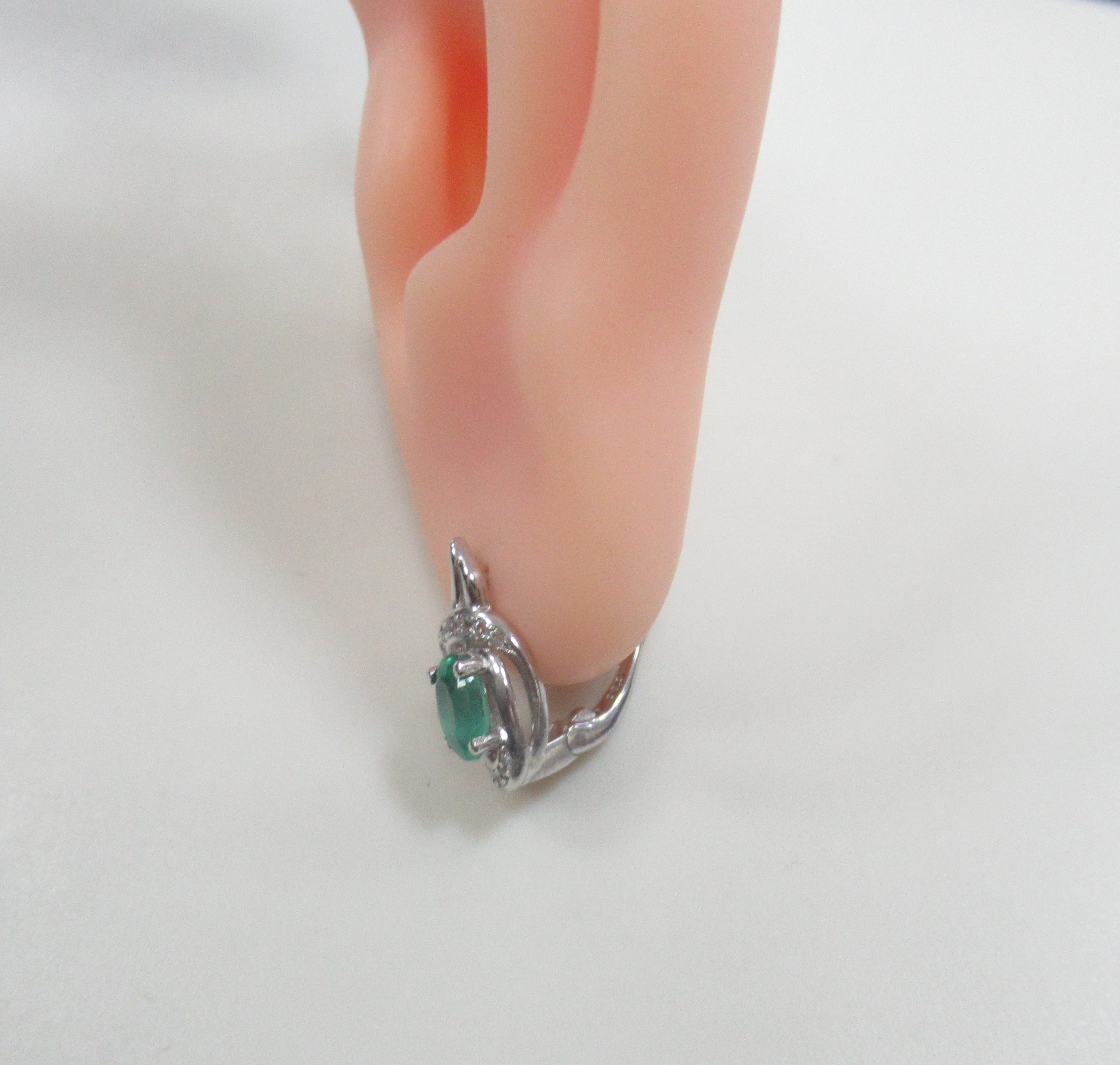 Серебряные серьги с изумрудами